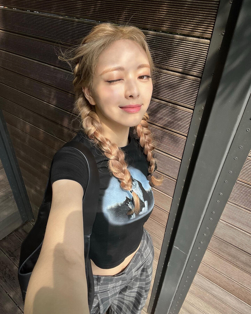 220719 ITZY Instagram Update - Yuna documents 2