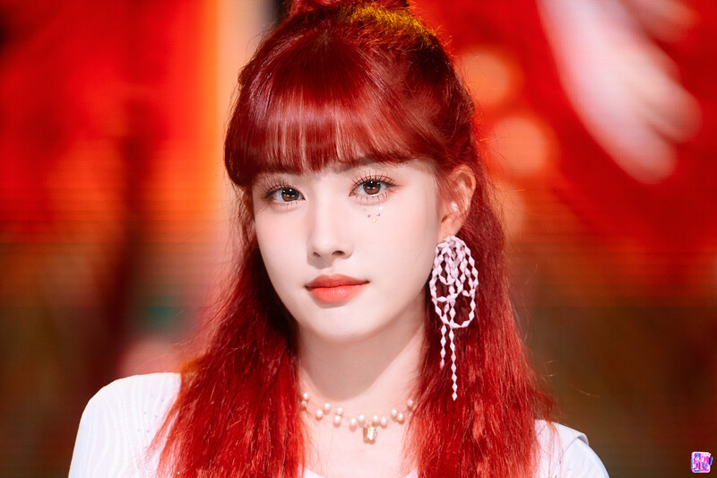 220807 STAYC Yoon 'BEAUTIFUL MONSTER' at Inkigayo documents 6