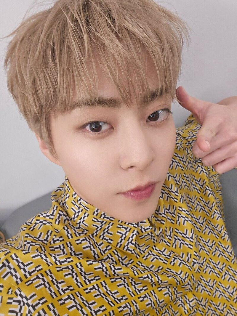 240904 Xiumin Weverse Update - ARENA Homme+ Korea Behind Photo documents 2