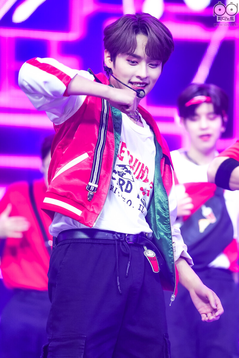 210926 StrayKids Lee Know - 'DOMINO' at Inkigayo documents 3