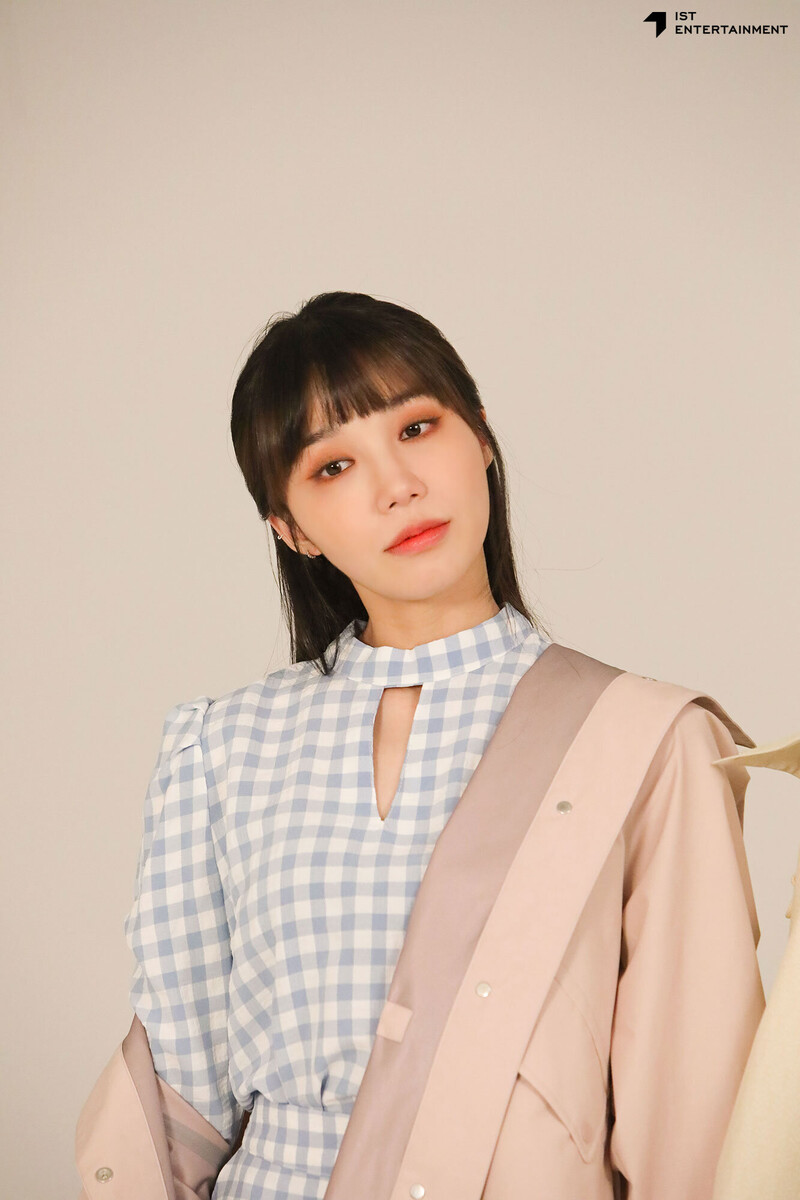 220310 IST Naver - Apink Eunji & Bomi - Marie Claire Photoshoot Behind documents 7
