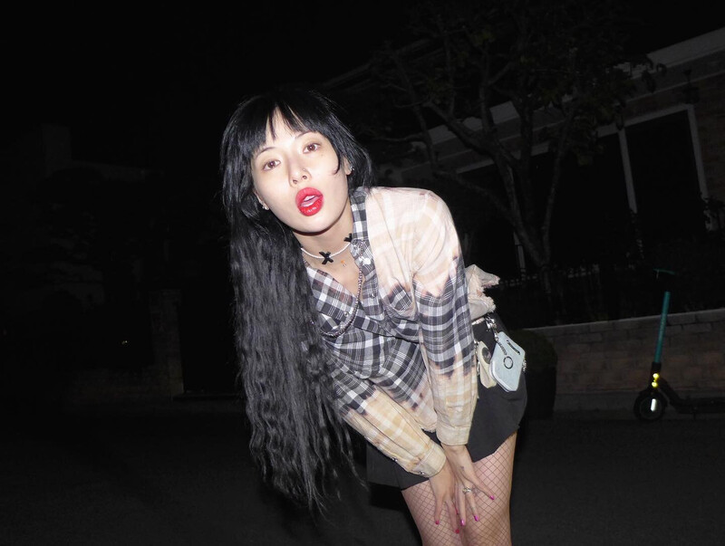 220511 Hyuna Instagram Update documents 3