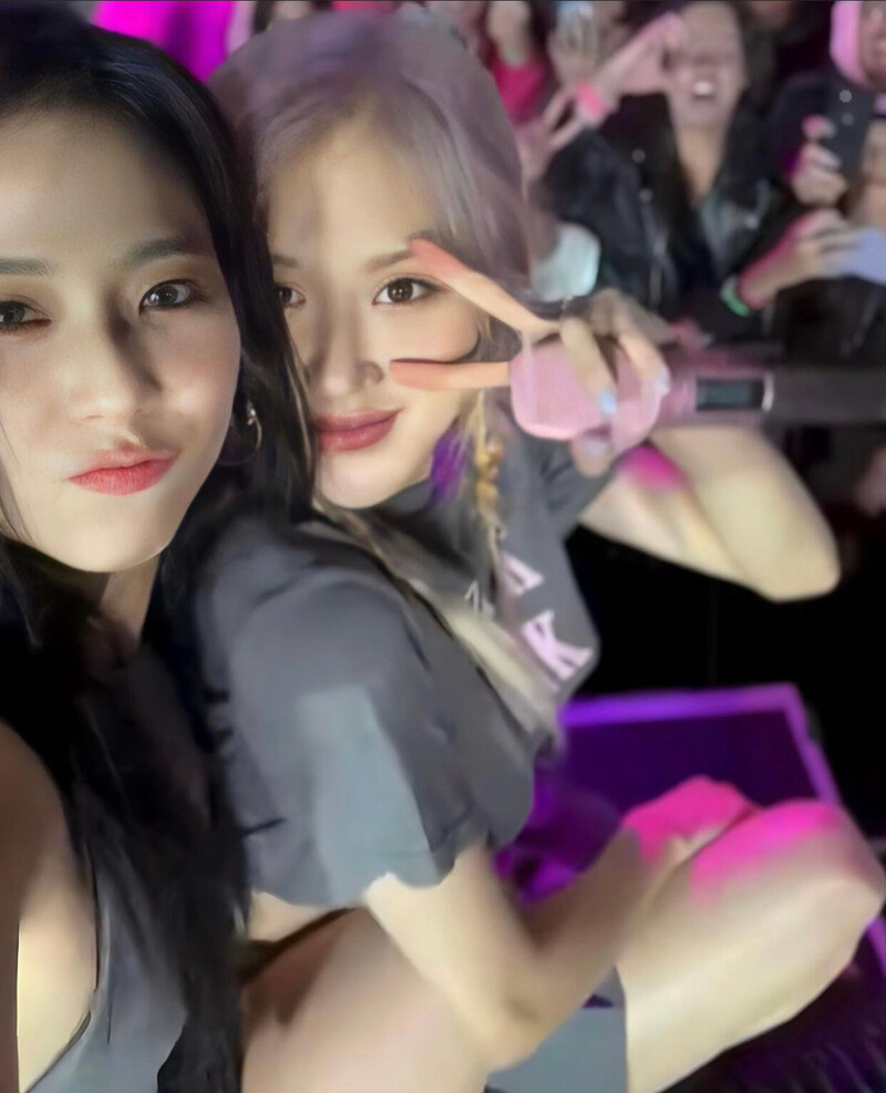 230301 BLACKPINK JISOO & ROSÉ documents 3