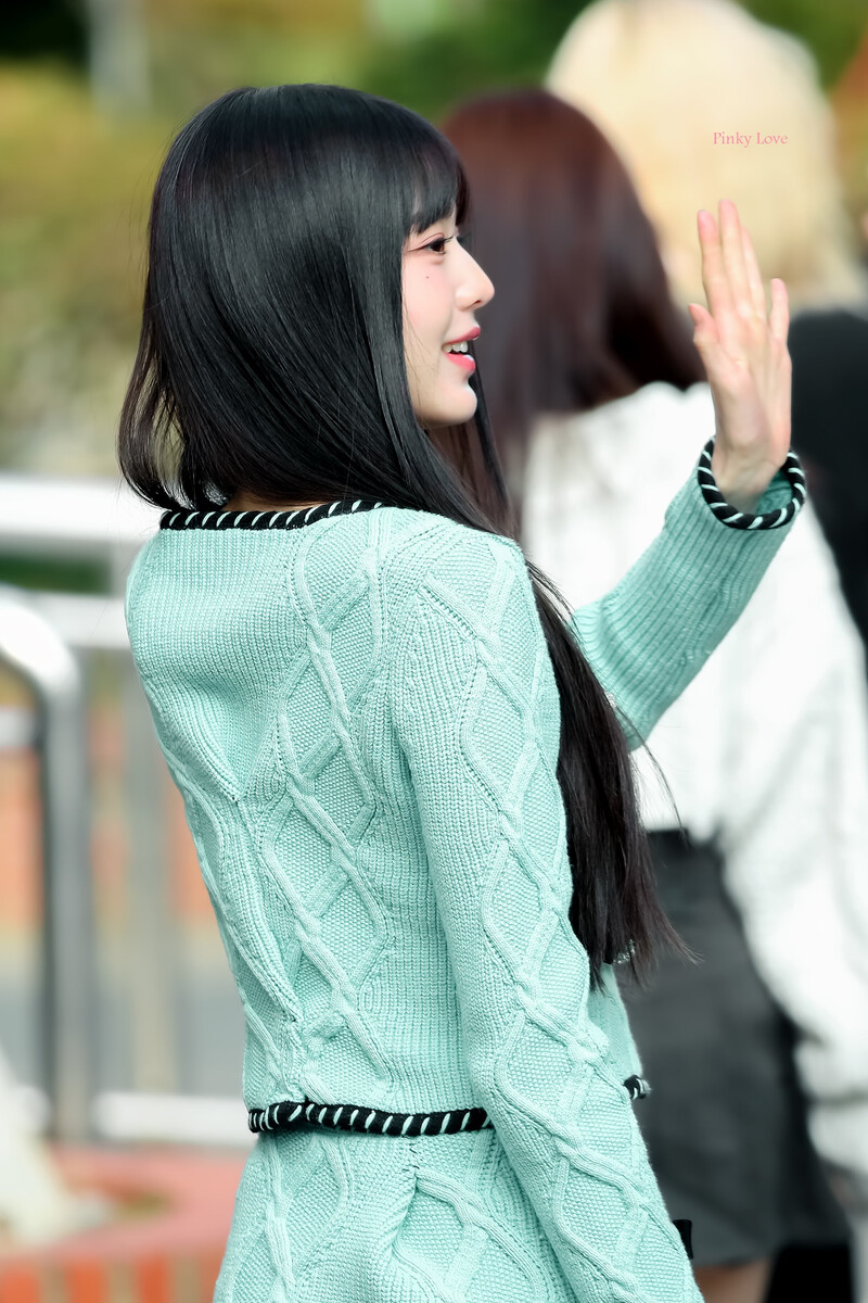 231027 IVE's Wonyoung heading to Music Bank documents 3