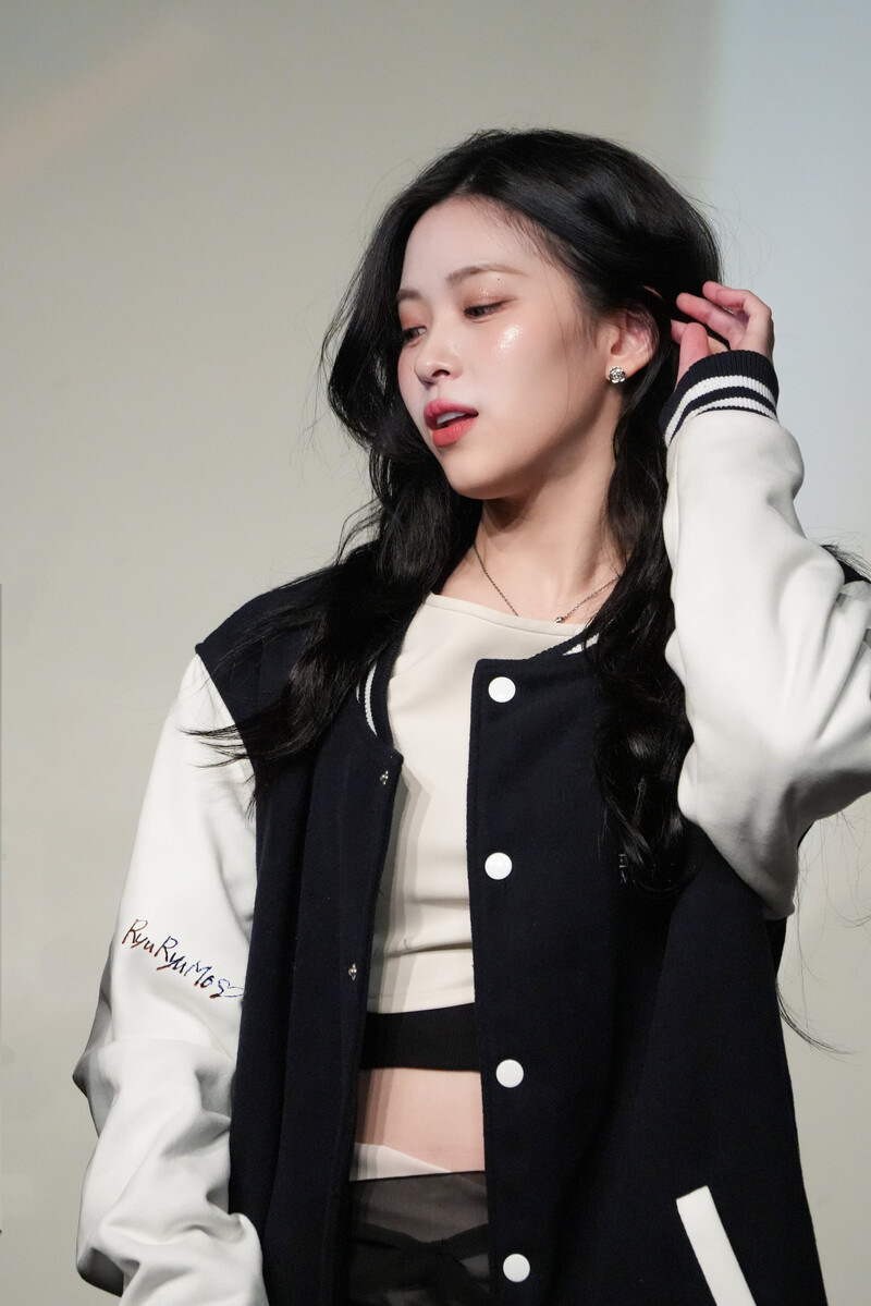 241108 ITZY Ryujin - Makestar Fansign documents 4