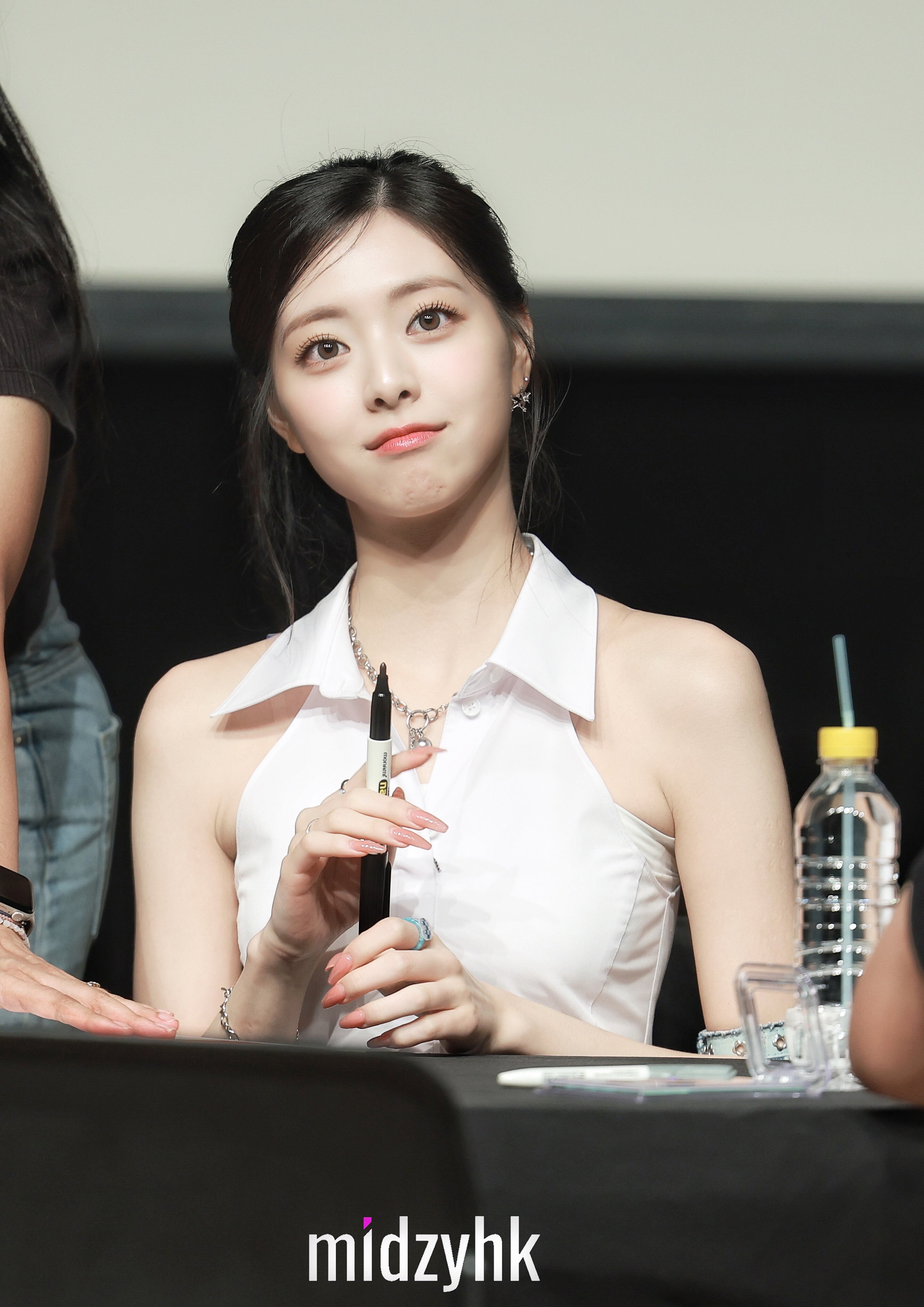 230813 ITZY Yuna - Makestar Fansign | kpopping