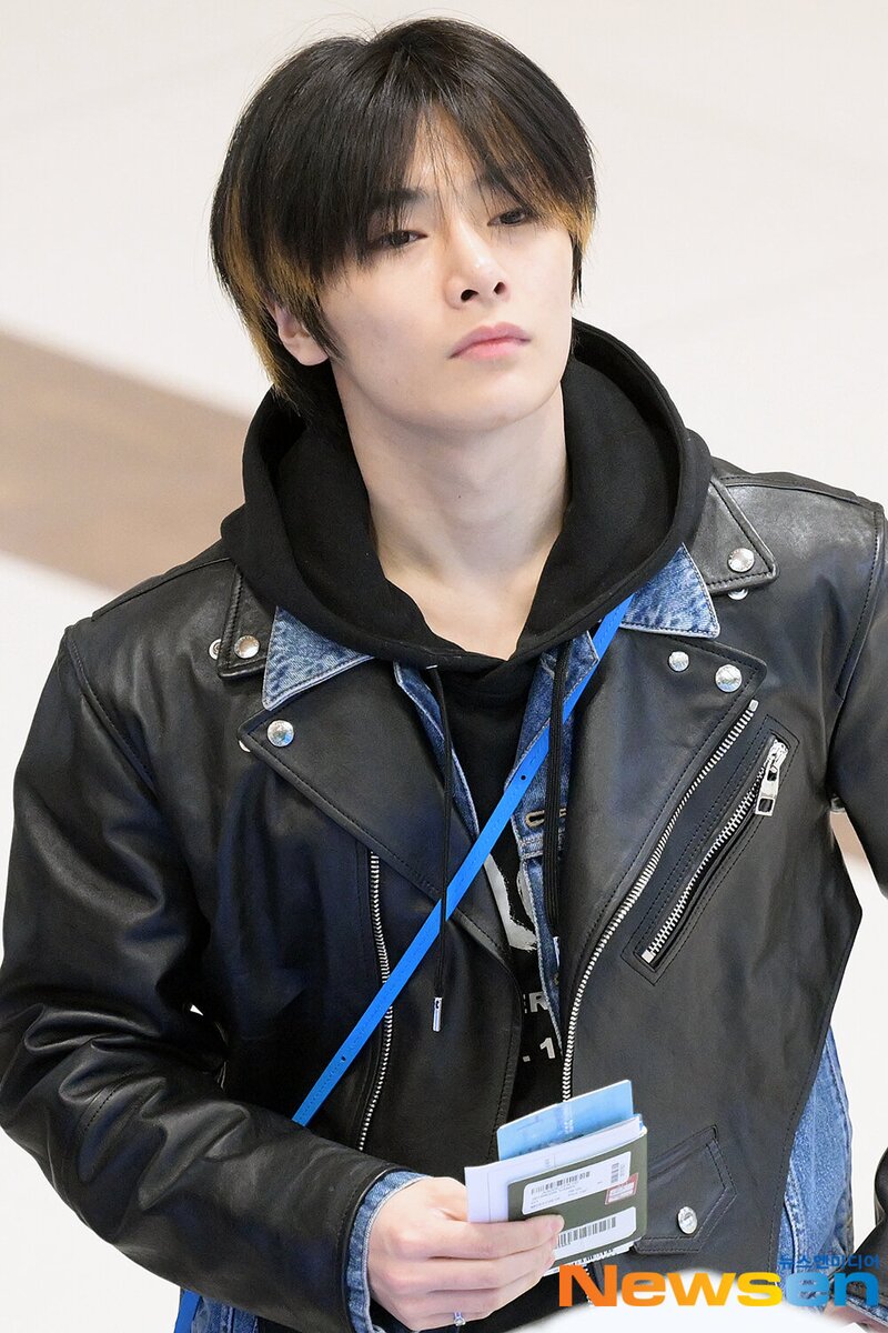 231112 Stray I.N Kids at Gimpo International Airport documents 1