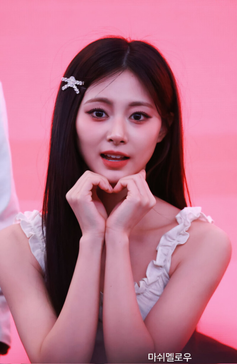 241215 TWICE Tzuyu - Blue Dream Media Fansign documents 4