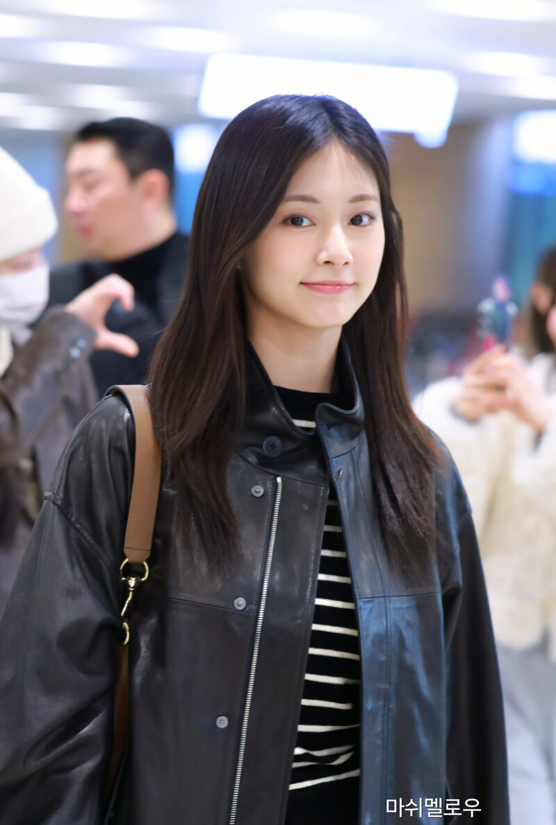 241228 TWICE Tzuyu at Gimpo International Airport documents 2