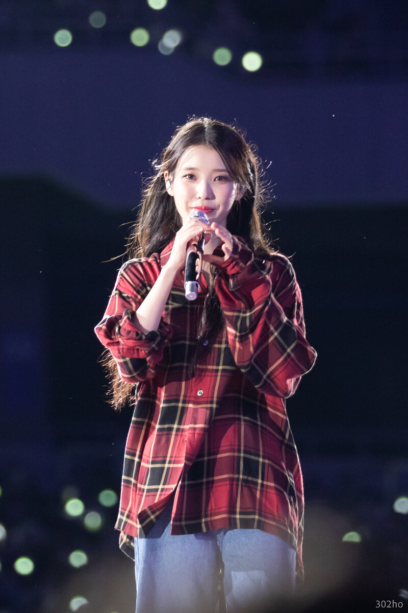 220918 IU - 'The Golden Hour' Concert documents 4