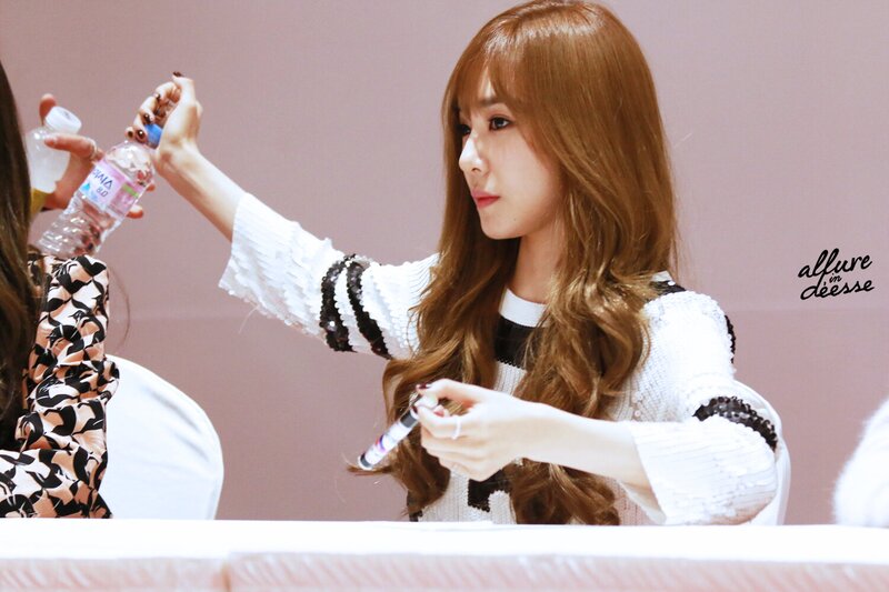 141127 Girls' Generation Tiffany at Lotte Fansign documents 4