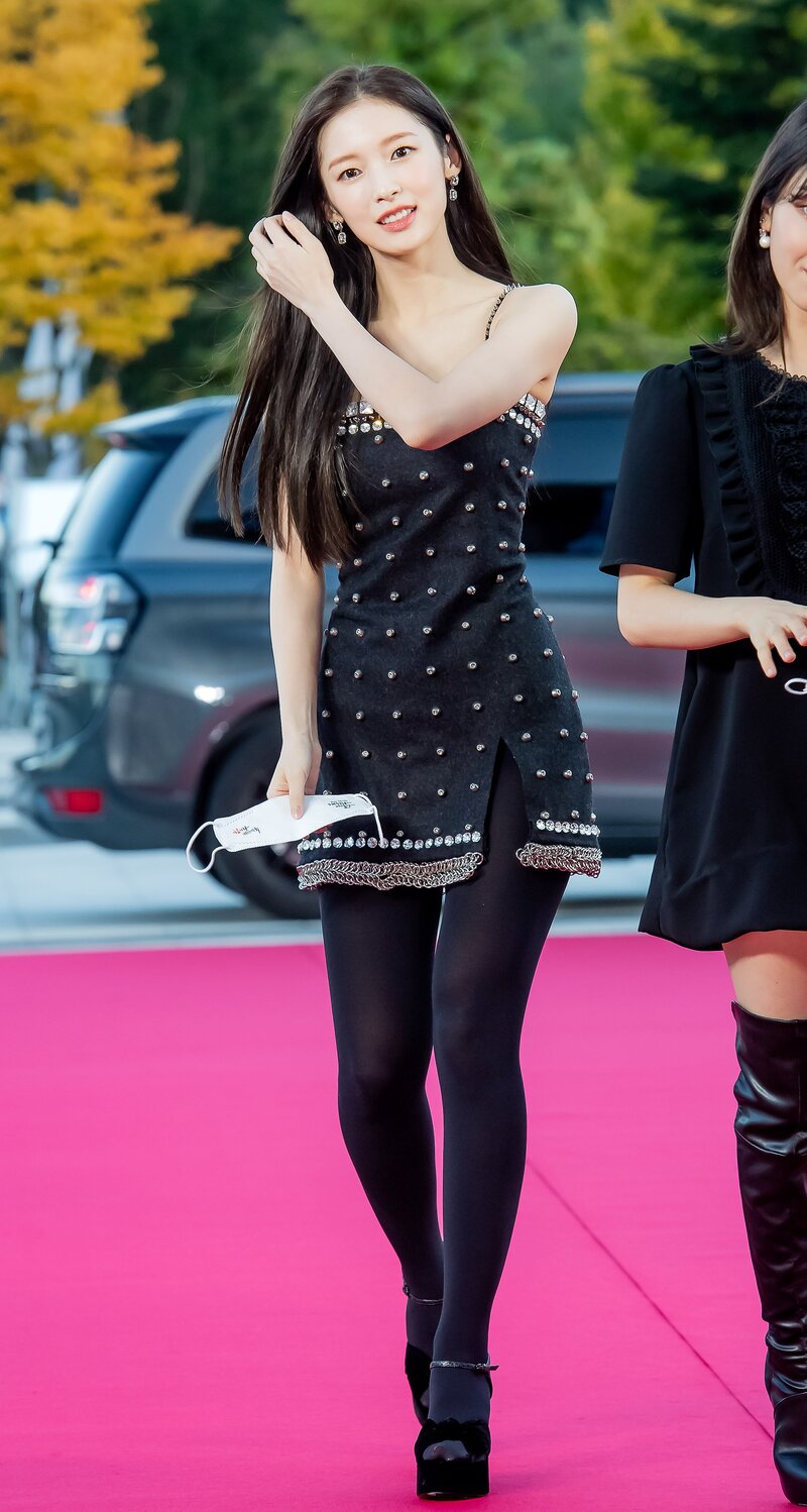 211028 Korean Popular Culture and Art Awards Red Carpet - OH MY GIRL Arin documents 2