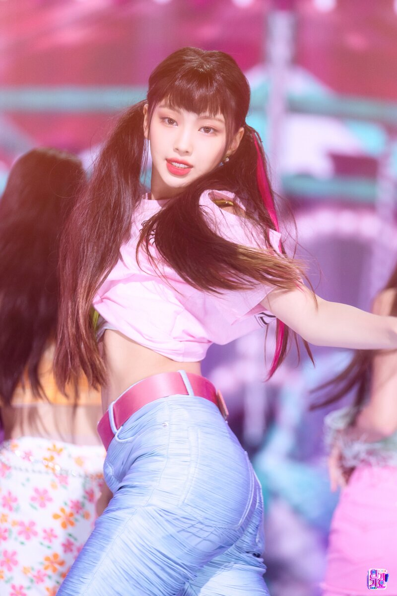 220821 NewJeans Hyein - 'Attention' at Inkigayo documents 24