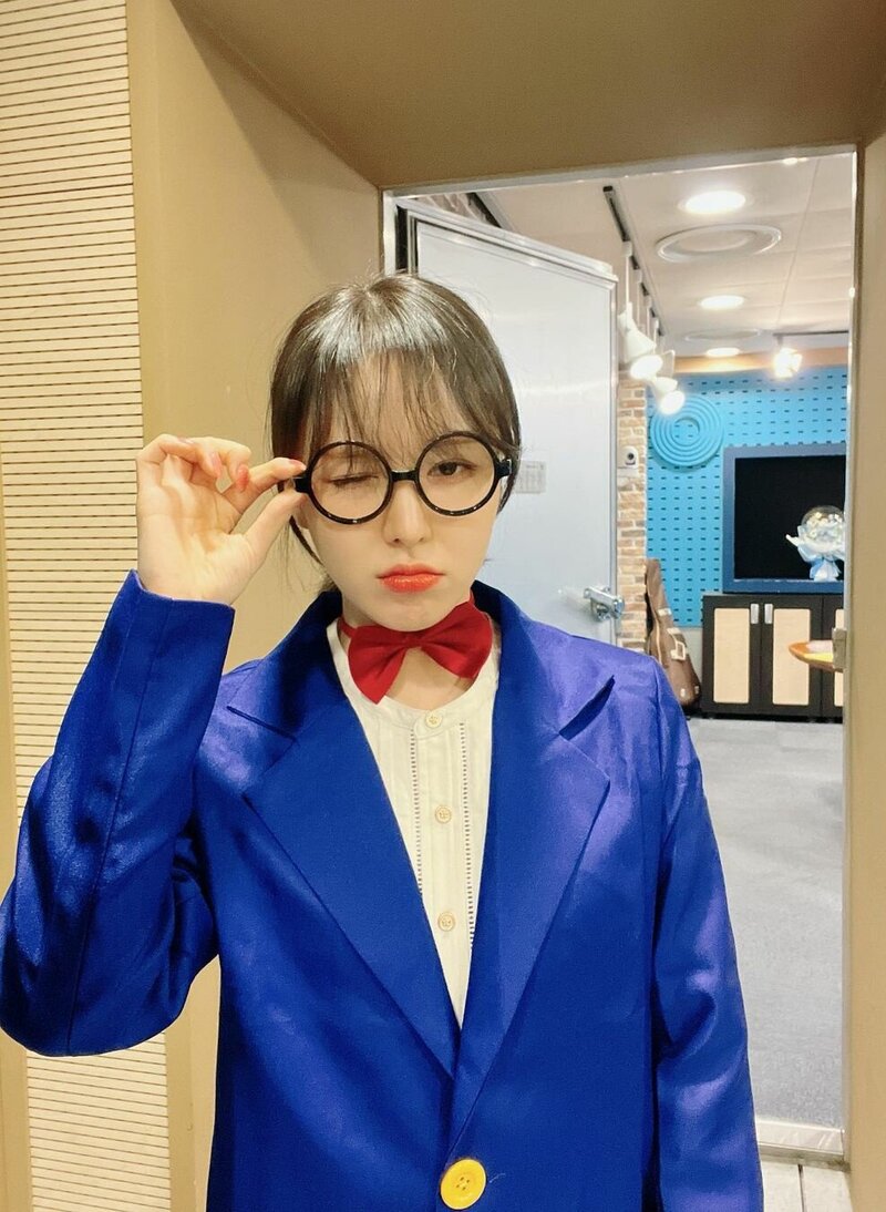 221029 SBS Youngstreet Instagram Update with Red Velvet Wendy documents 1