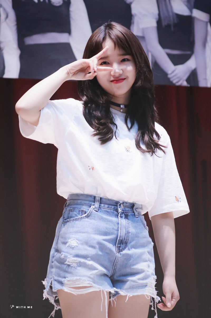 180429 Weki Meki Yoojung at Hongdae 'Lucky' Fansign documents 1