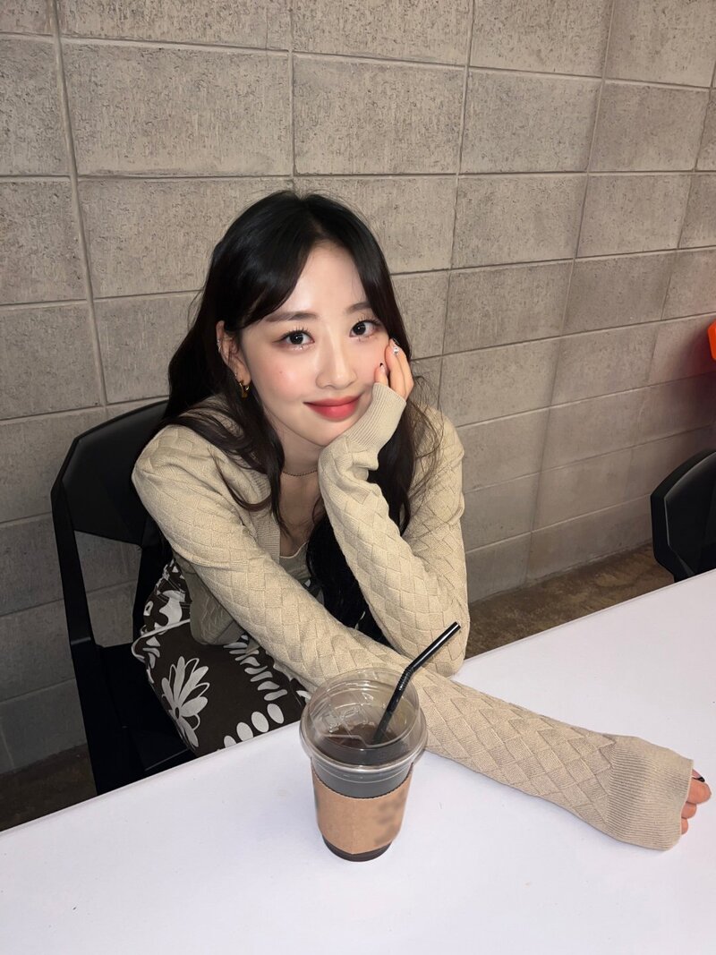 220124 LOONA Twitter Update - Yves documents 4