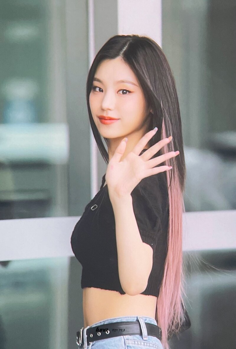 220719 ITZY Yeji - MBC ‘Kim Shin Young’s Noon Song of Hope’ Commute documents 2