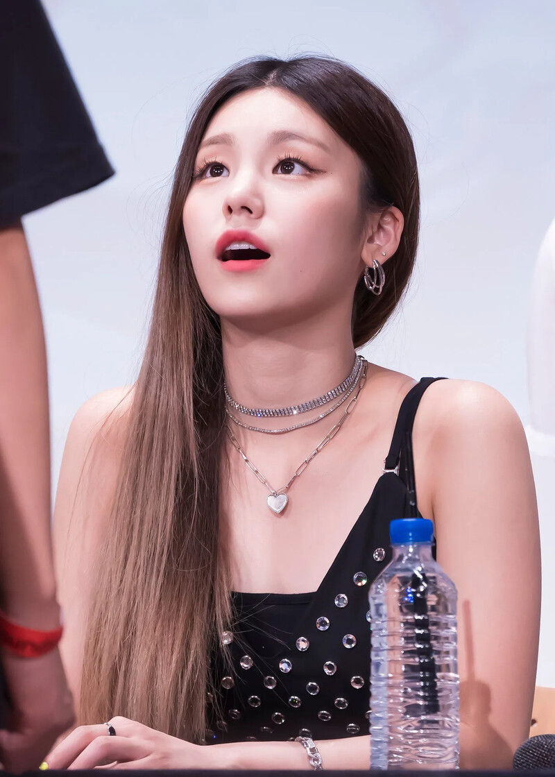 ITZY_PAN ECwe4nOU8AAhQHw  20190824.jpg