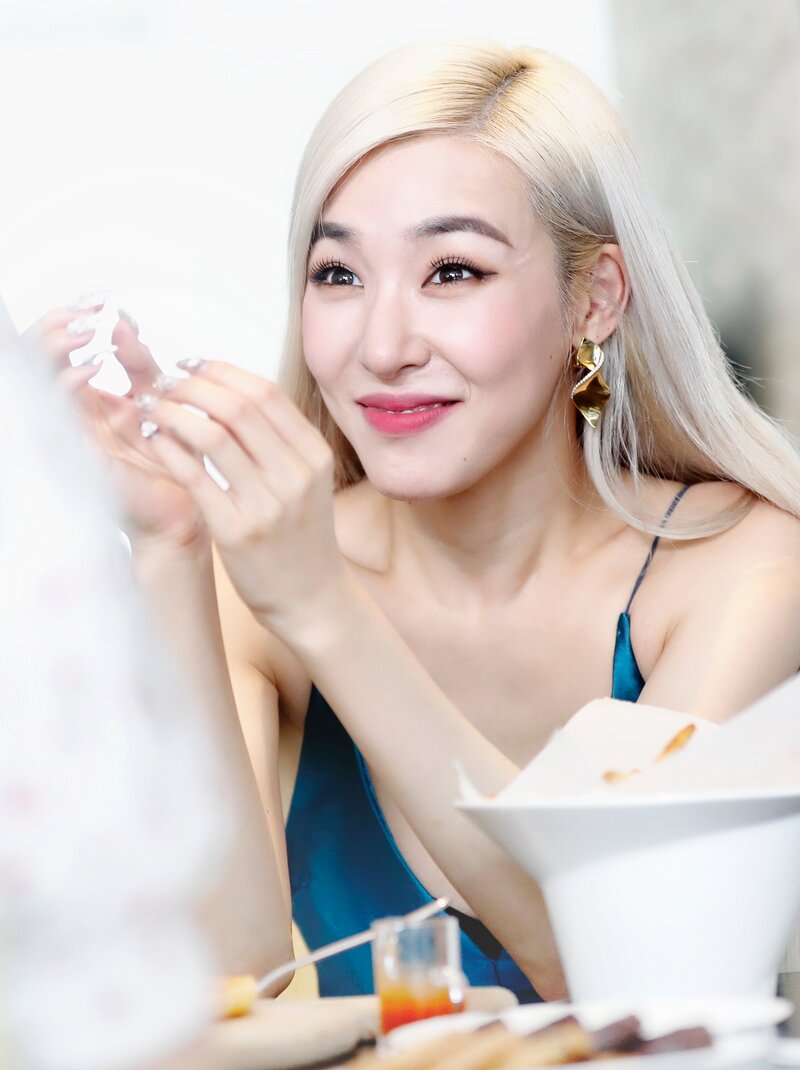 190801 Tiffany Young - News1 Interview Photos documents 3