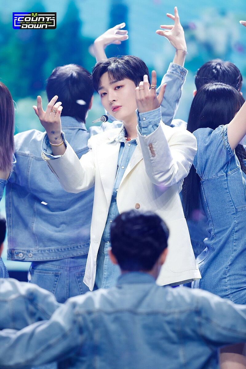 220428 Yoon Jisung - 'Bloom' at M Countdown documents 14