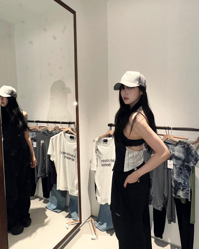 230821 - GISELLE Instagram Update documents 3