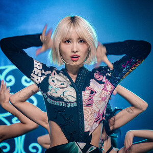 241121 TWICE Momo - Amazon Music Live