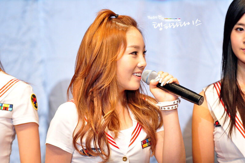 090829 Girls' Generation Taeyeon at UPLEX Grand Opening Concert documents 11