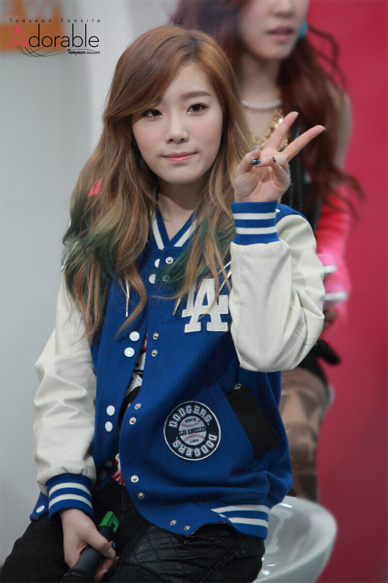 130103 Girls' Generation Taeyeon & YoonA at Mnet Wide documents 1