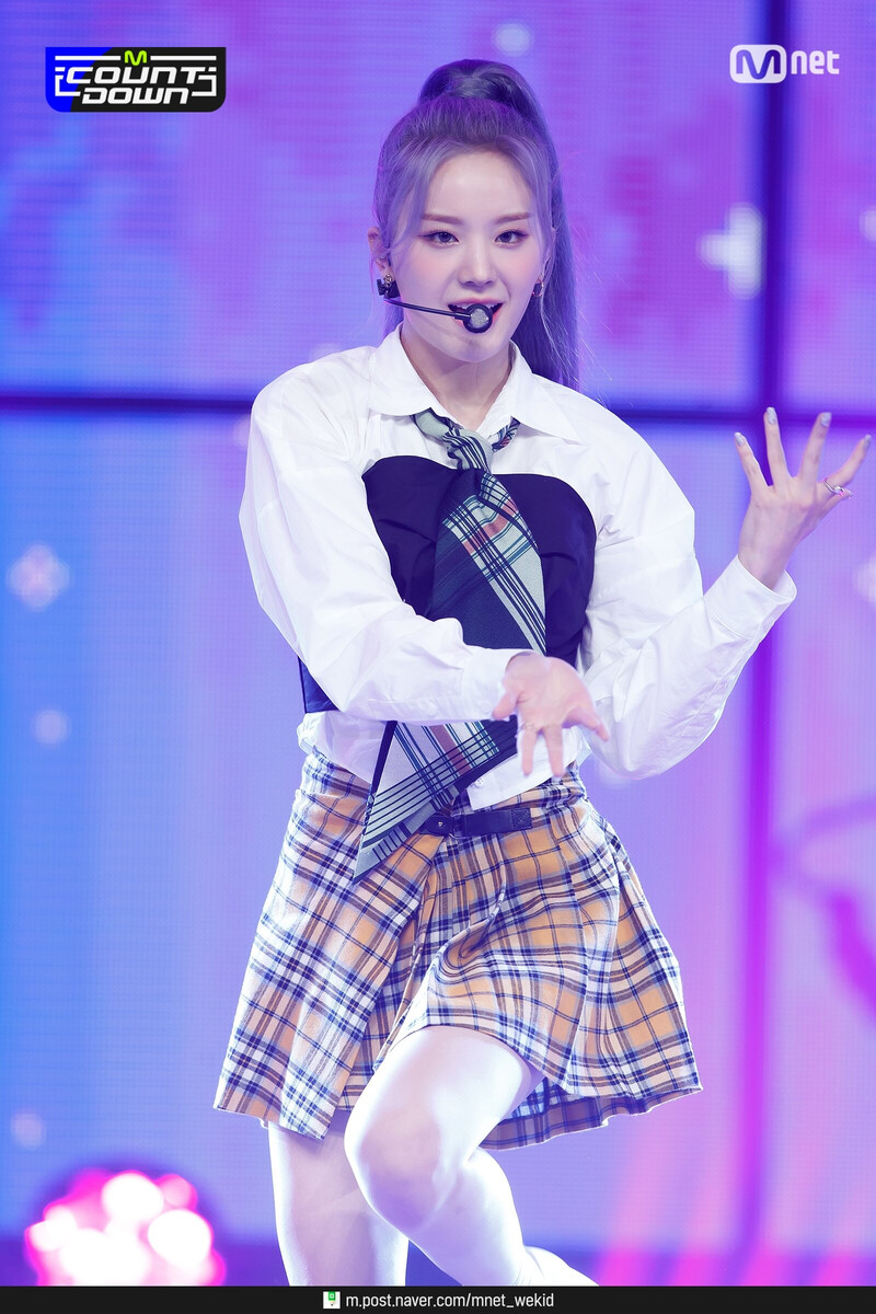 210909 fromis_9 - 'Talk & Talk' at M Countdown documents 14