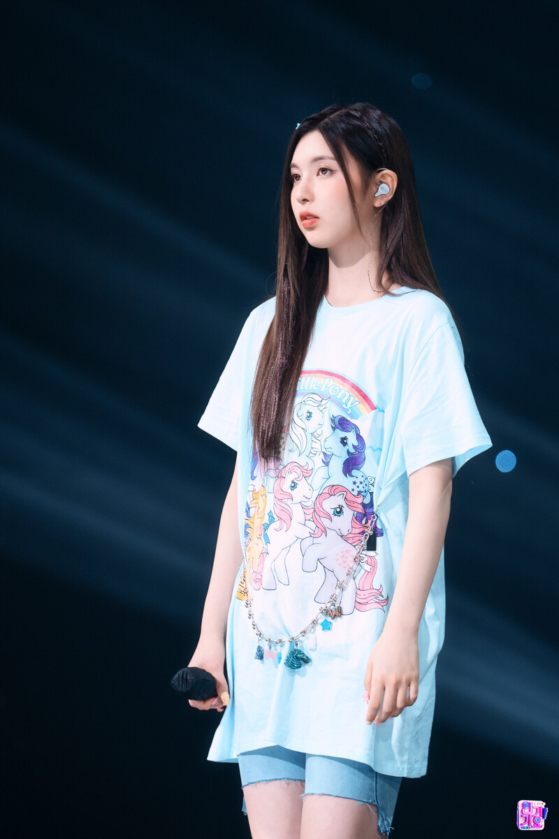 220925 NMIXX Bae - 'COOL (Your rainbow)' at Inkigayo documents 4