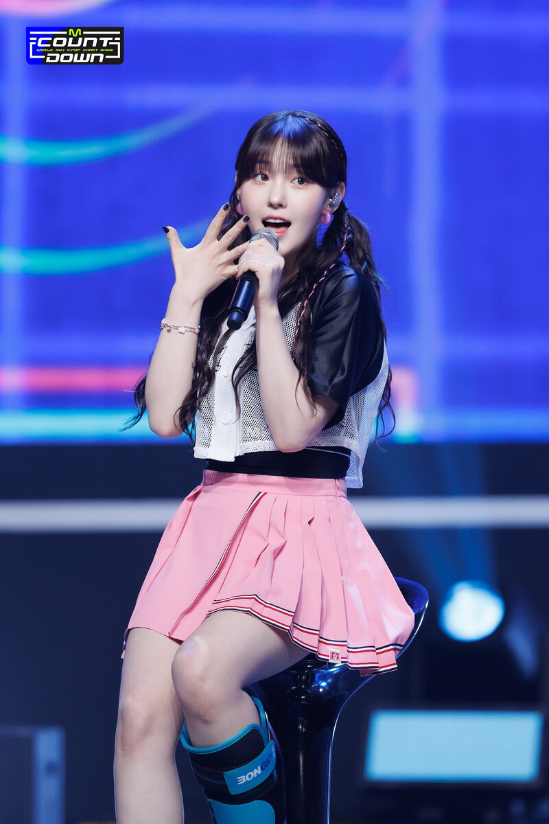 230413 Kep1er Chaehyun - 'Giddy' & 'Back to the City' at M COUNTDOWN documents 2