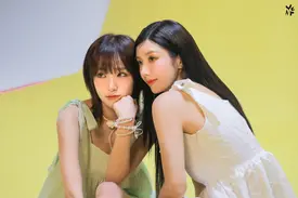 240819 Yuehua Entertainment Naver Post with Yena and Eunbi - Vogue (with Crocs) September Issue