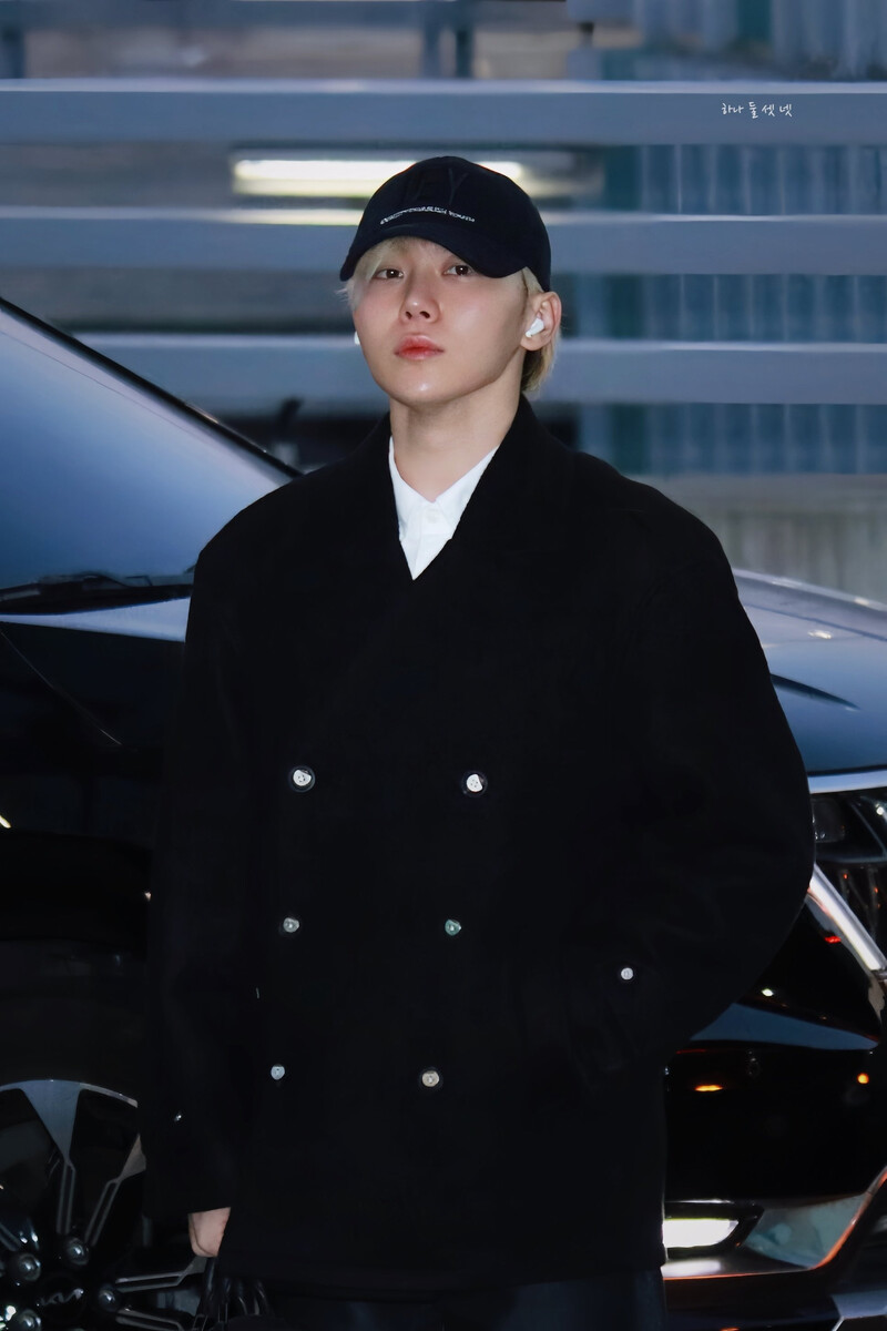 250103 SEVENTEEN Seungkwan at Incheon International Airport documents 3