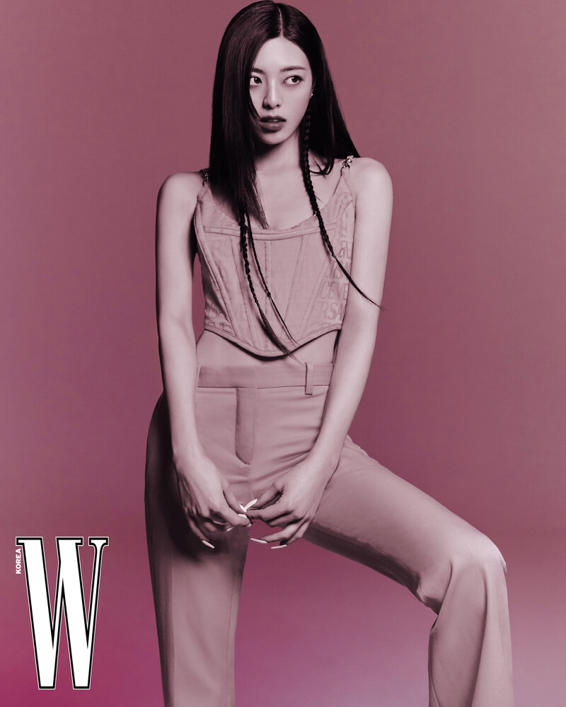 ITZY for W Korea September 2023 Issue documents 7