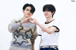 240719 NI-KI & SUNGHOON AT MUSIC KOREA FANSIGN