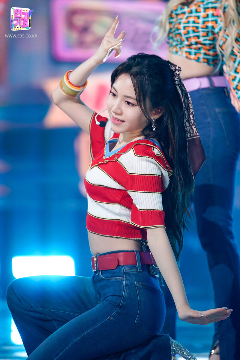 210530 Rocket Punch - 'Ring Ring' at Inkigayo documents 5