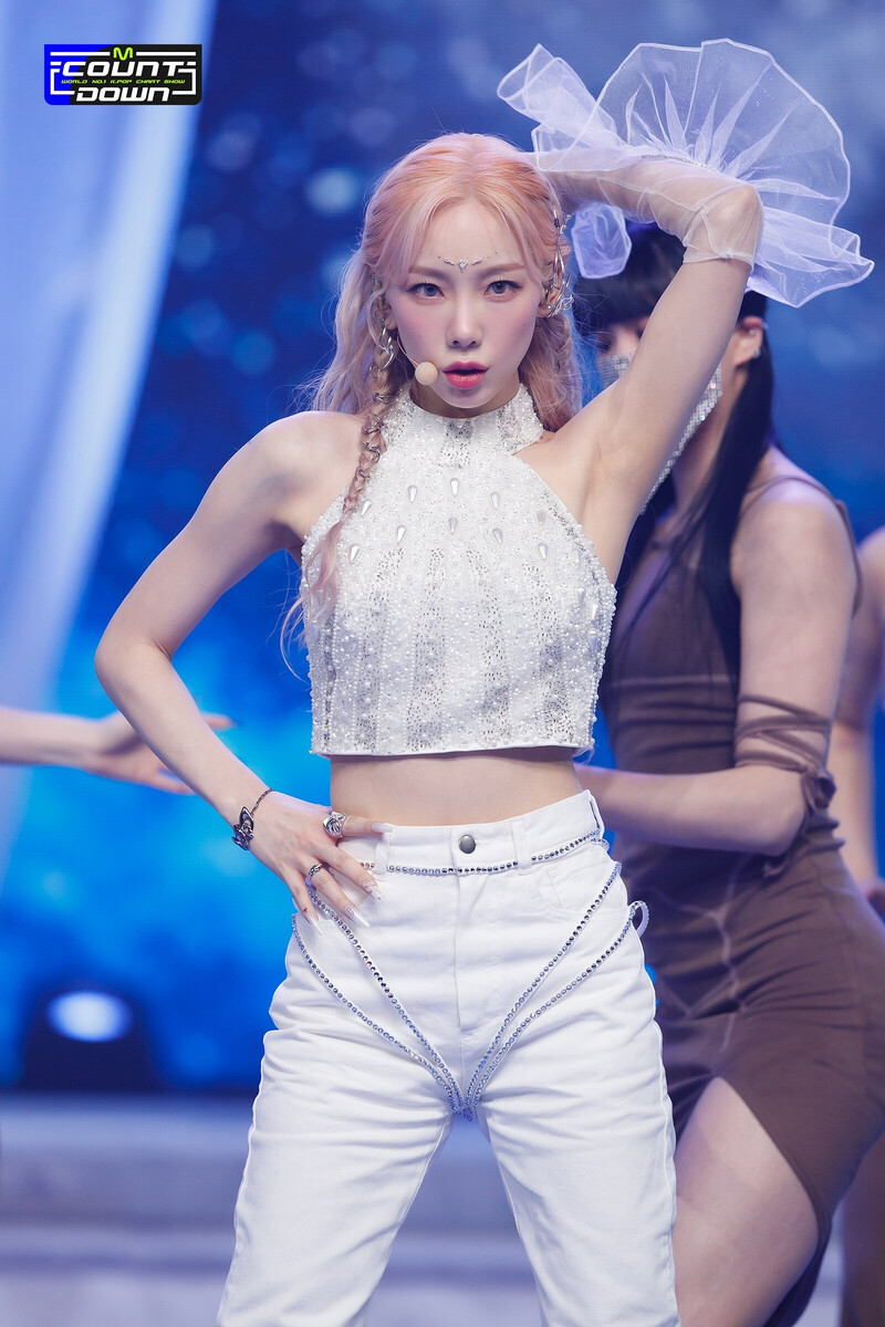 220217 Taeyeon - 'INVU' at M Countdown documents 15