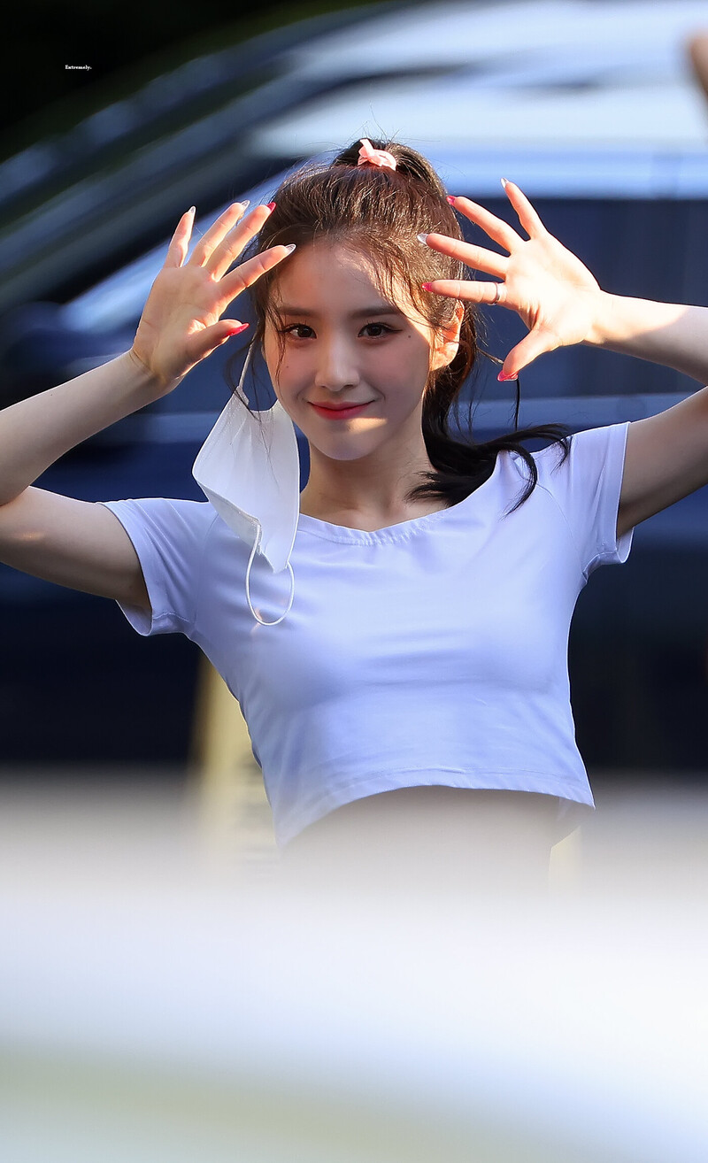 220621 LOONA Heejin documents 3