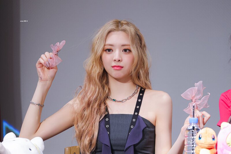 220724 ITZY Yuna - Fansign Event documents 4