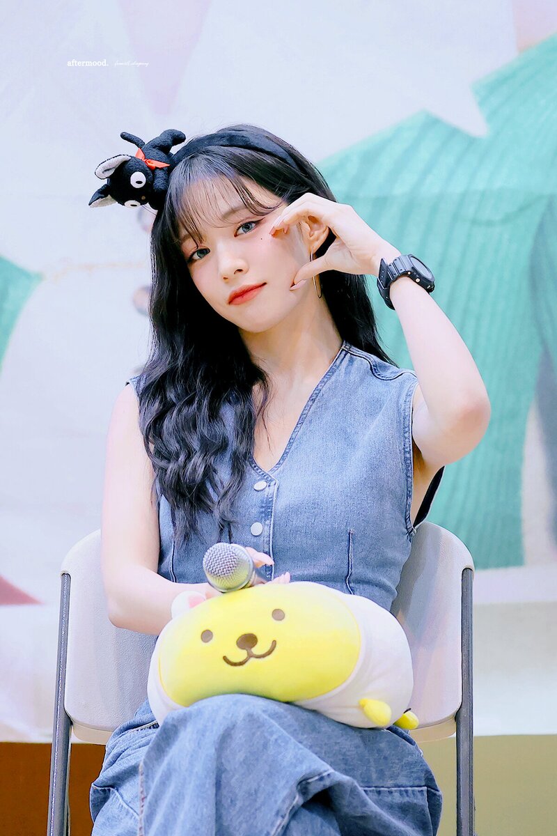 220724 fromis_9 Chaeyoung documents 19
