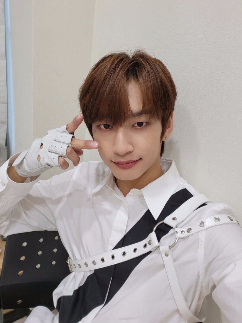 220730 OMEGA X Twitter Update - Taedong documents 1