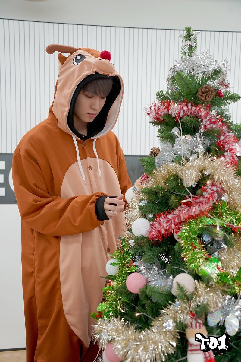 221227 WAKEONE Naver Post Update - TO1 Christmas Photos documents 11