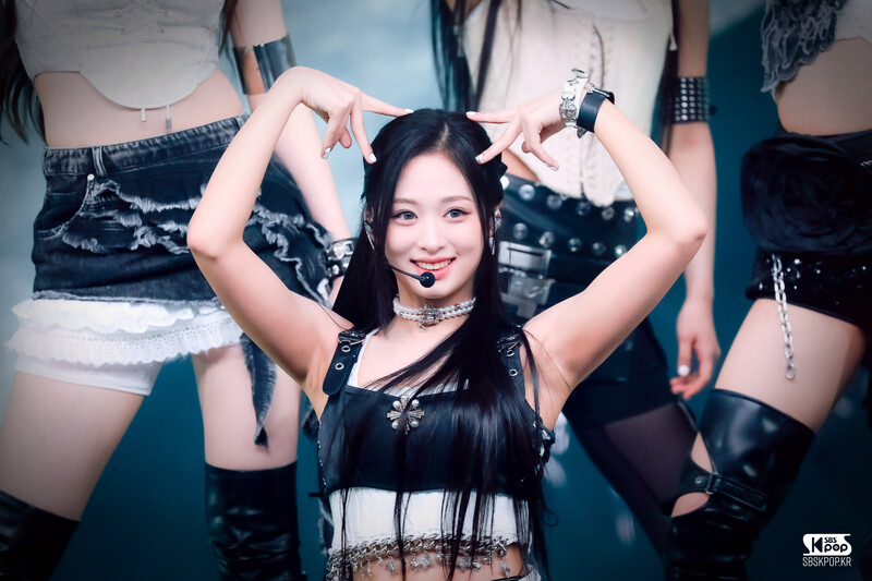 240407 BABYMONSTER Ahyeon - ‘SHEESH’ at Inkigayo documents 5