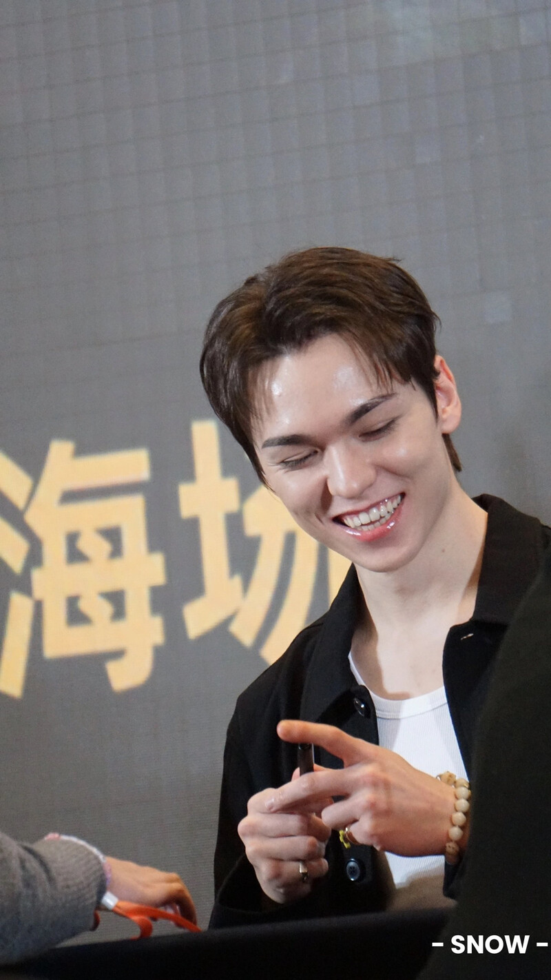 241229 SEVENTEEN Vernon - Yiziyhu Fansign Event in Shanghai documents 8