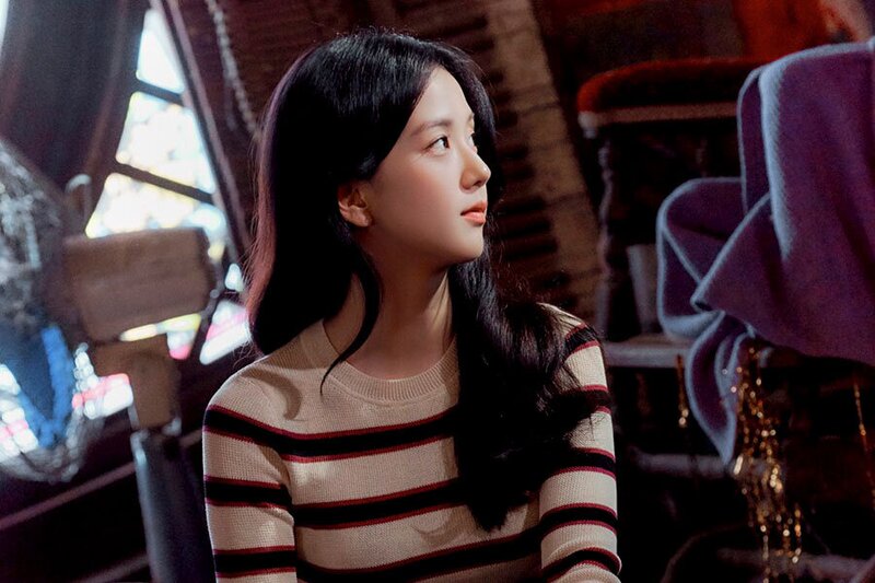 JISOO- Off-Stage “SNOWDROP” Poster Shooting Behind the Scenes documents 4