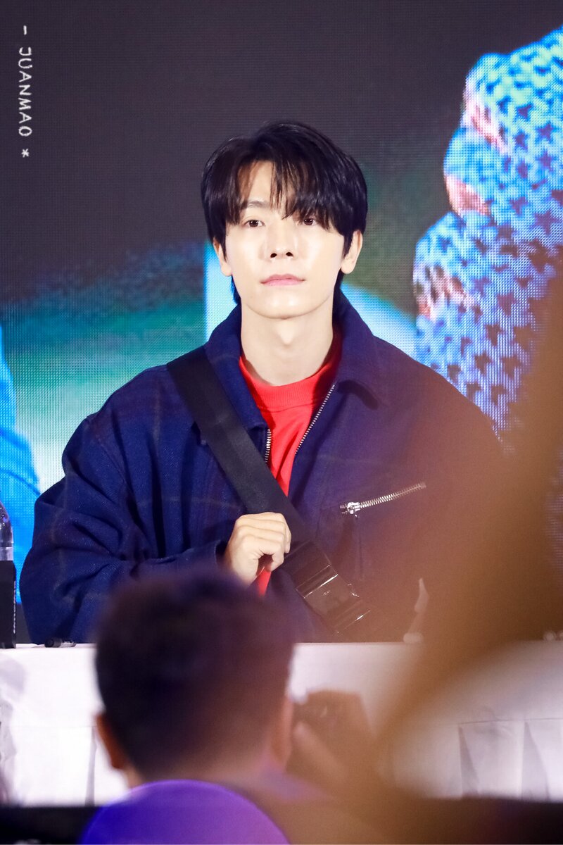 200105 Super Junior Donghae at 'Timeslip' Fansign in Chengdu documents 2