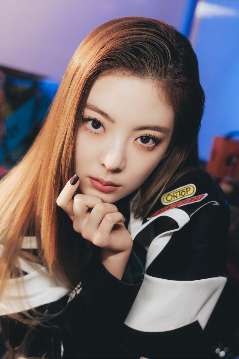 220224 ITZY Japan Profile Photos documents 5