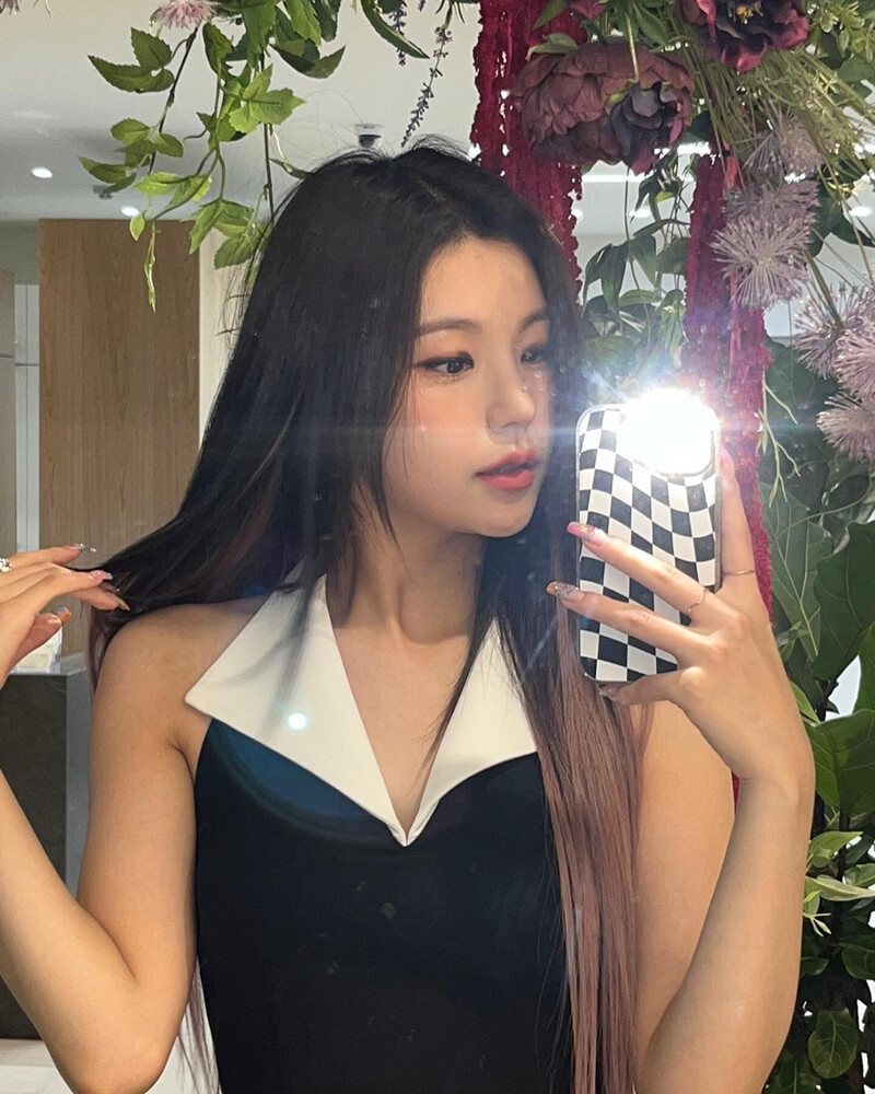 220804 ITZY Instagram Update - Yeji documents 10