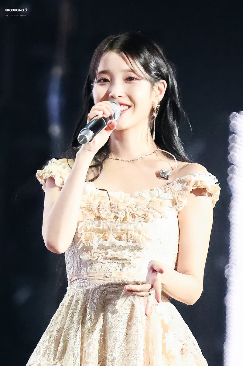 220917 IU - 'The Golden Hour' Concert documents 5