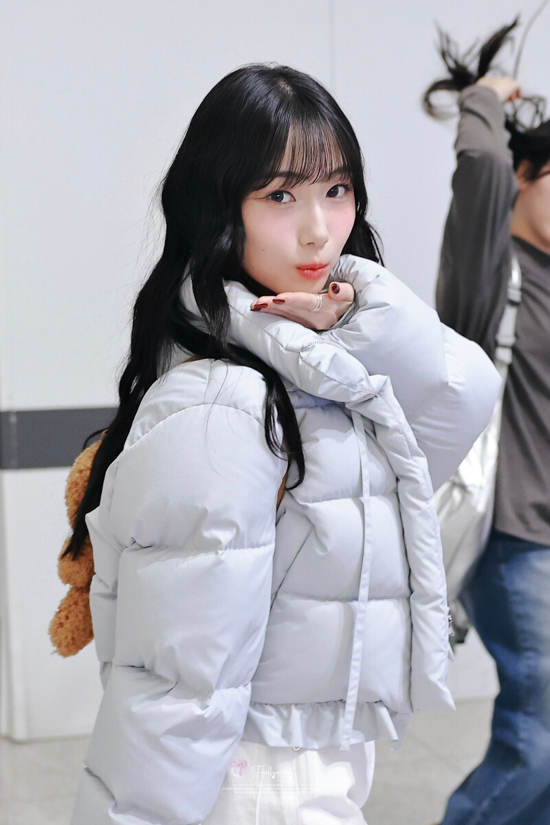 241108 Kep1er Youngeun - Incheon Airport Departure to Japan for SUPERPOP JAPAN 2024 documents 5